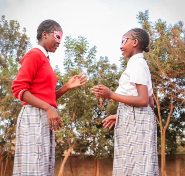 Time to play. Rose speelt op school.