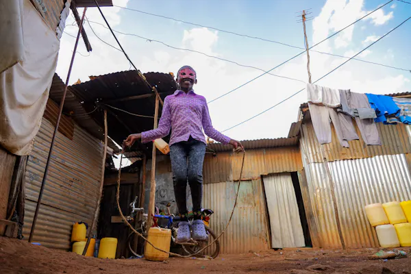 Rose uit Kenia houdt van touwtjespringen.