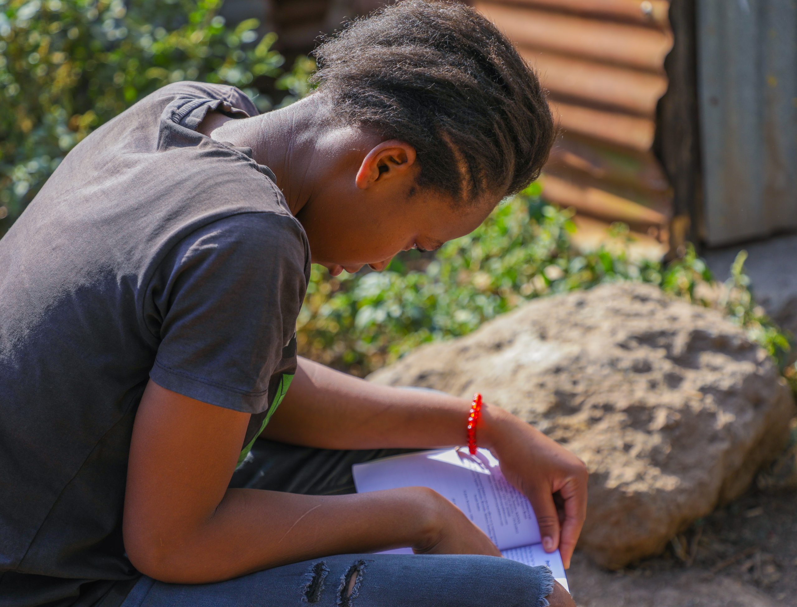 Darna houdt van leren. Zij doet mee aan het project Time to Play in Kenia.